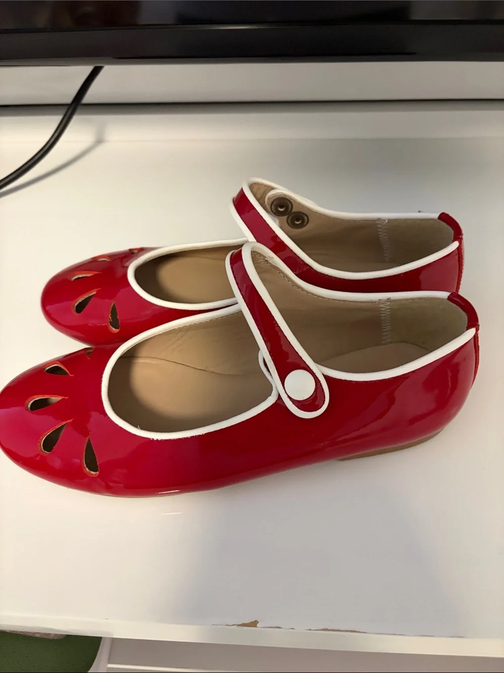 Papanatas by Eli 1957 shiny red